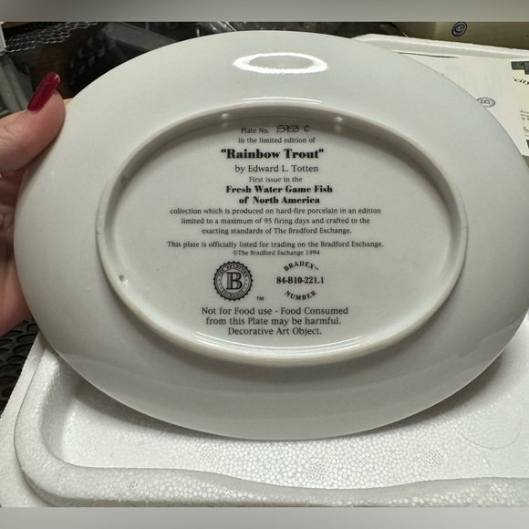 Bradford Exchange Fresh Water Game Fish Of North America Rainbow Trout Plate - Picture 2 of 6
